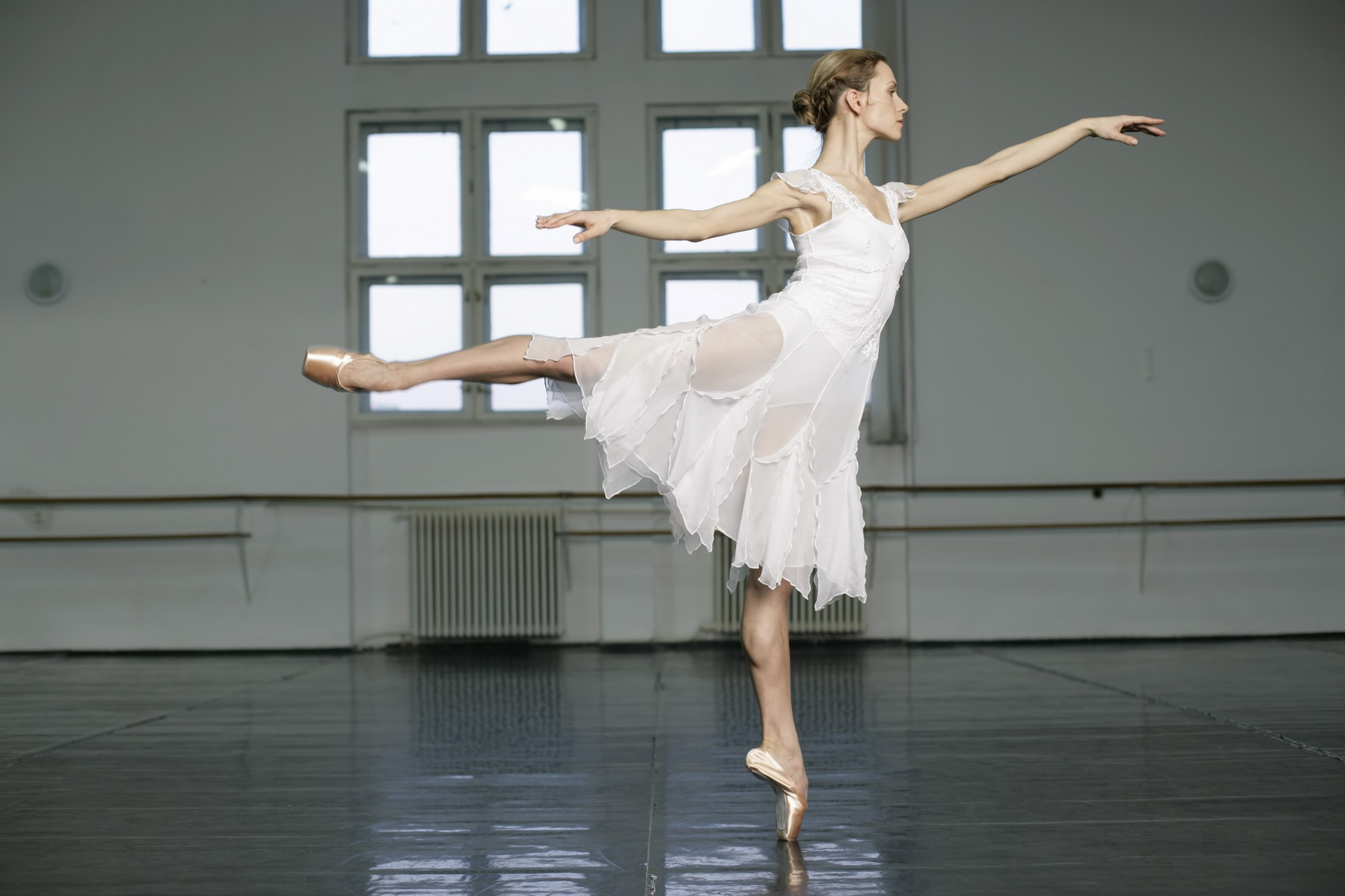 居家舞蹈燃脂训练，趣味塑形两不误，新手轻松上手